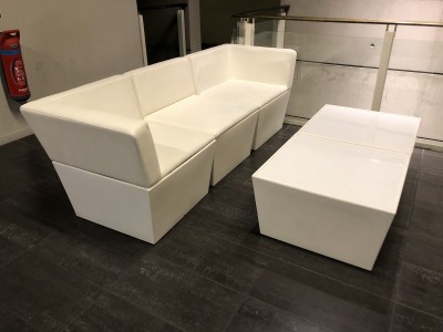 Table basse carré Conic Blanche en Location sur la région Parisienne