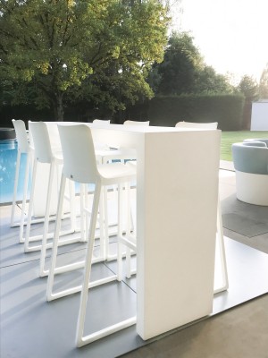 Location de chaise haute et tabouret Kasar blanc en Ile de France