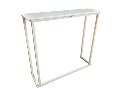 Location de console haute design Blanche à Paris pour salon d'exposition.