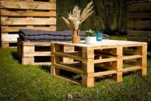 Table basse éco-responsable pour aménager un évènement extérieur à Paris dans le 75