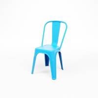 Louer des chaises Tolix bleues empilables en plastique à Paris