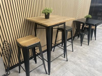 Mobilier Tolix à louer à prix abordable pour conférence en région parisienne