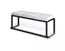 Location de banc Kubo noir assise blanche pour évènement d'affaires à la Porte de Versailles