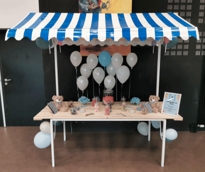 Location de Stand de marché bleu et blanc à Paris